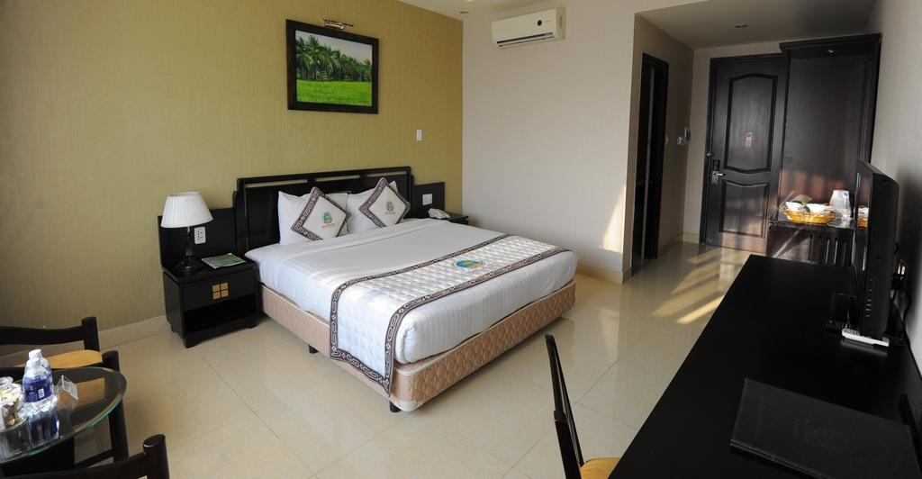 Viet Uc Hotel Ben Tre Exterior photo